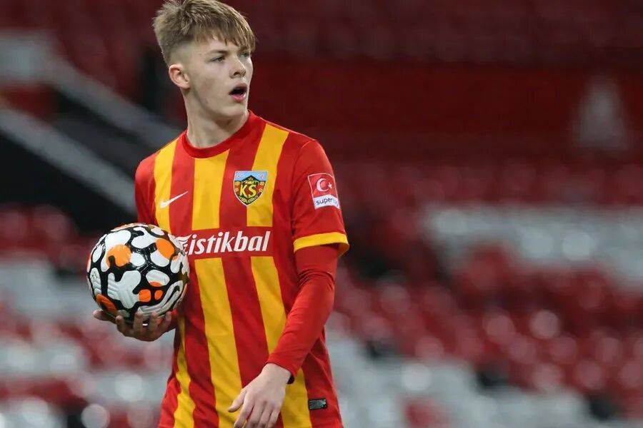 曼联冬窗离队首人确认！或是唯一转会球员，两阿莫林弃将转而留队